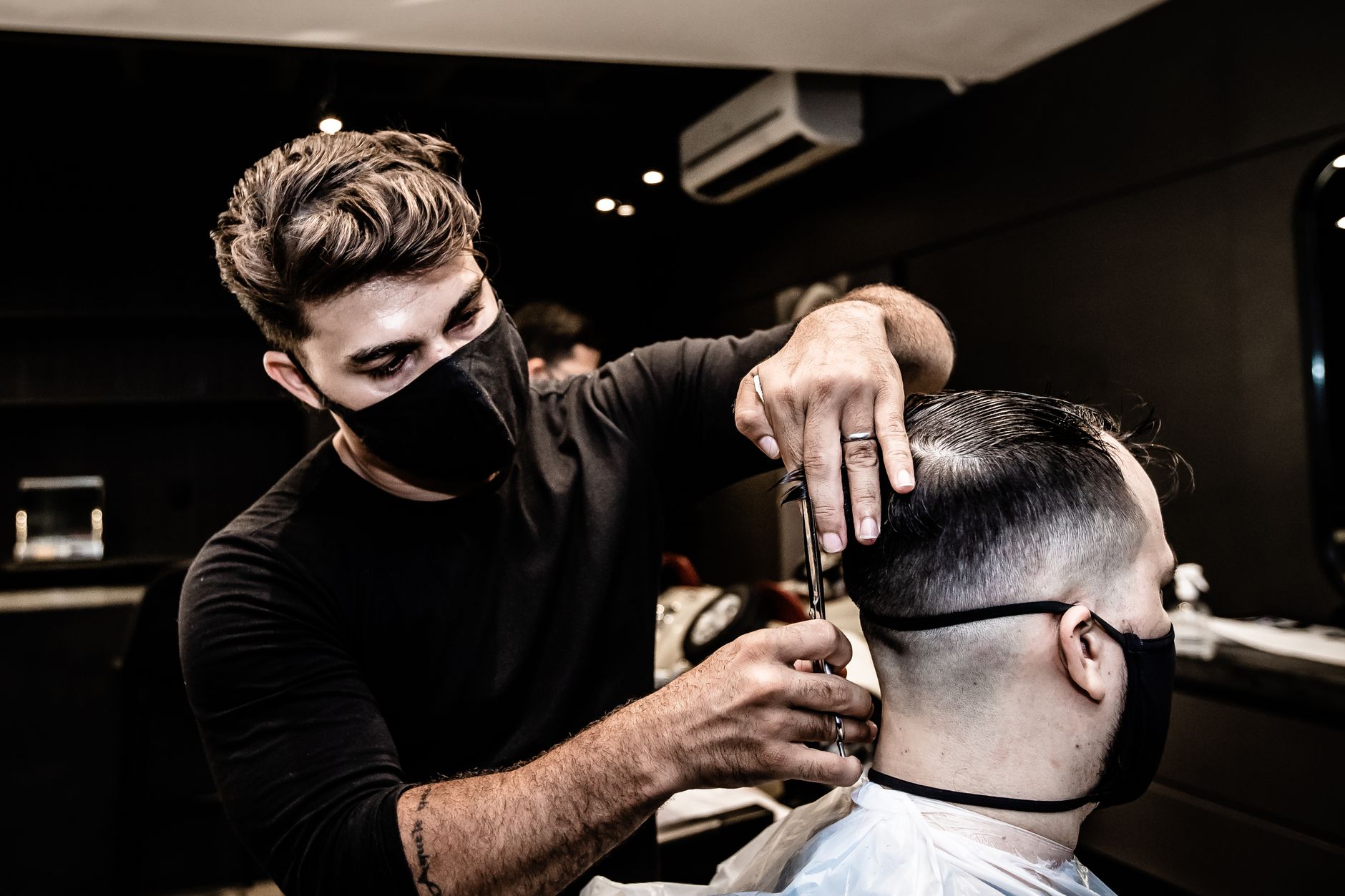 Prévia do modelo Barbearia: Barbearia moderna com reservas, IA e mensalista